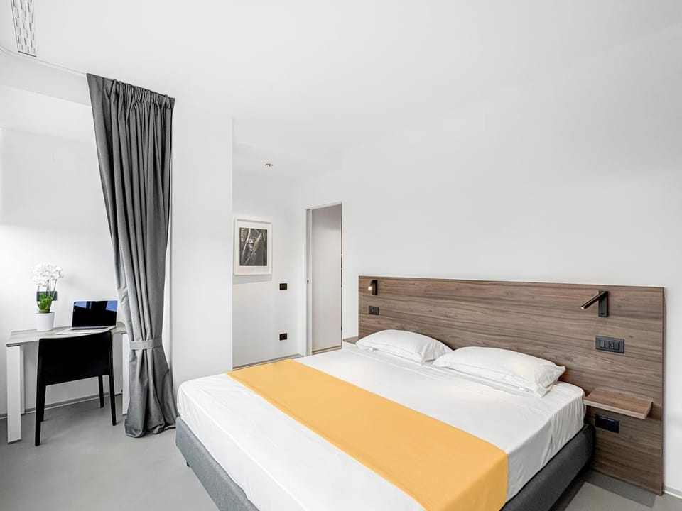 Bed, Photo of the whole room, Seating area, Bedroom, heating, air conditioner