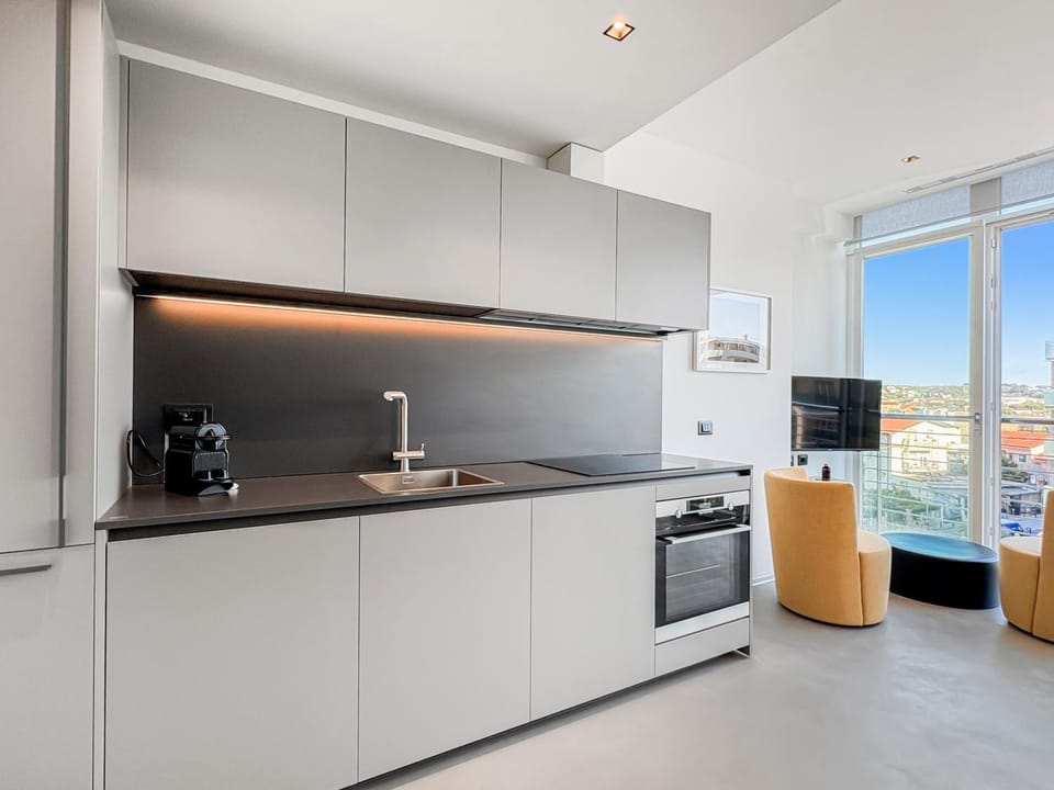 TV and multimedia, Kitchen or kitchenette, Living room, dishwasher, heating, oven, stove, toaster, air conditioner