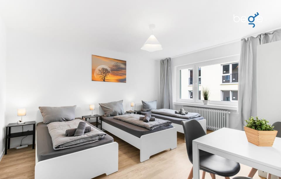Bed, Seating area, Bedroom