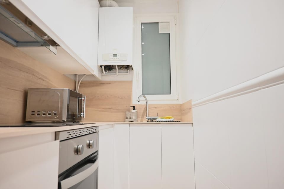 Kitchen or kitchenette, oven, stove