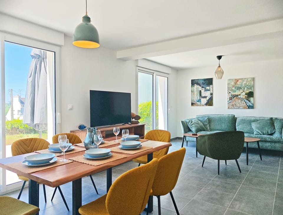 TV and multimedia, Living room, Dining area