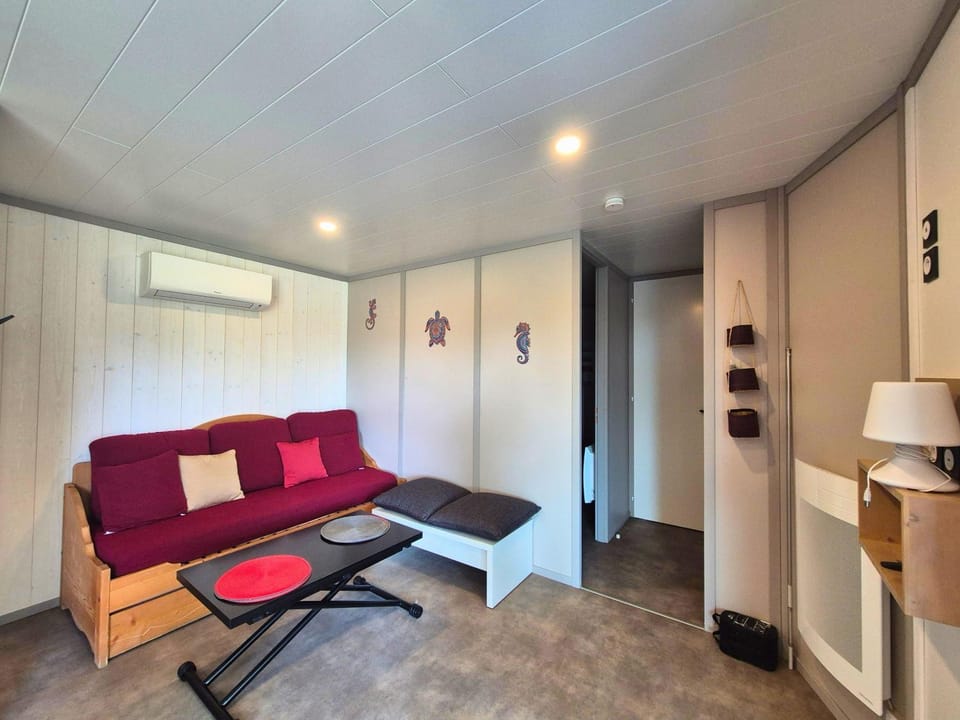 Living room, air conditioner