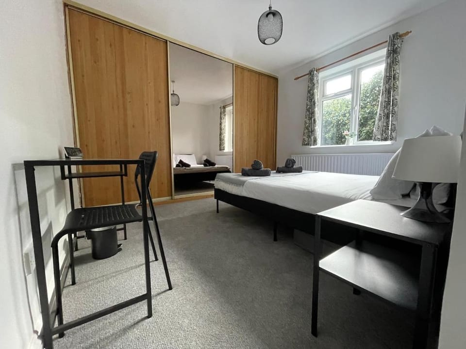 Bed, Photo of the whole room, Seating area, Bedroom, wardrobe