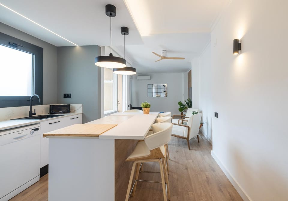 Kitchen or kitchenette, Seating area, Dining area