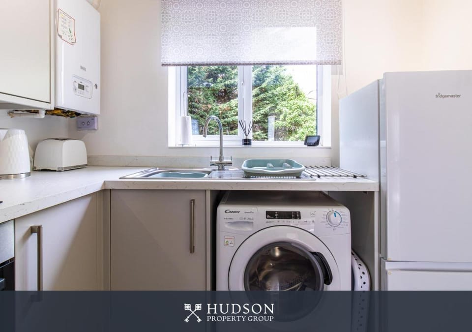 1-Bedroom Apartment with Parking House in Telford