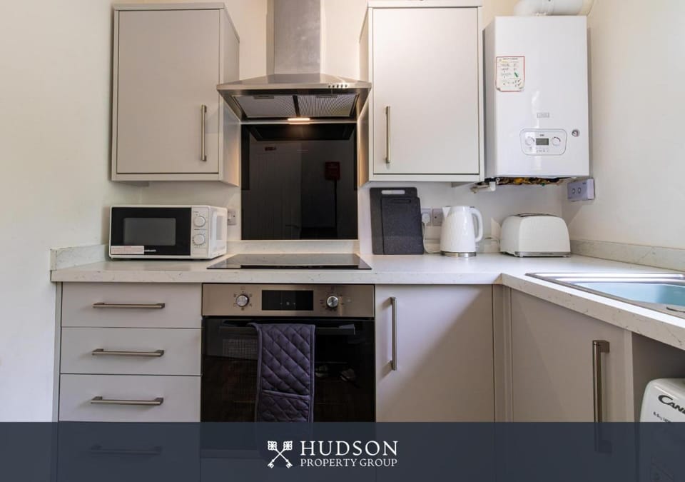 1-Bedroom Apartment with Parking House in Telford