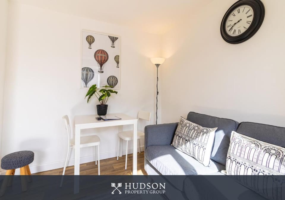 1-Bedroom Apartment with Parking House in Telford