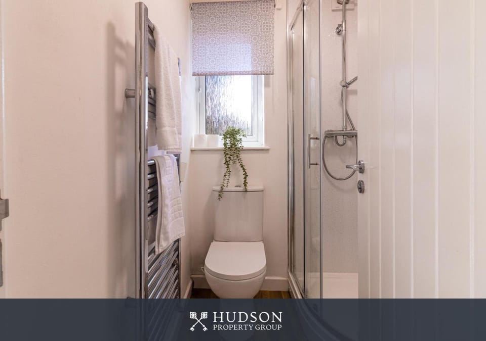 1-Bedroom Apartment with Parking House in Telford