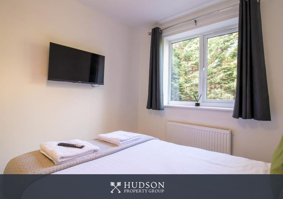 1-Bedroom Apartment with Parking House in Telford