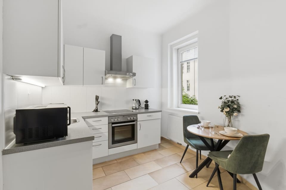 Bright - 3BR - Fast Wifi - At Bus and Tram Station Apartment in Vienna