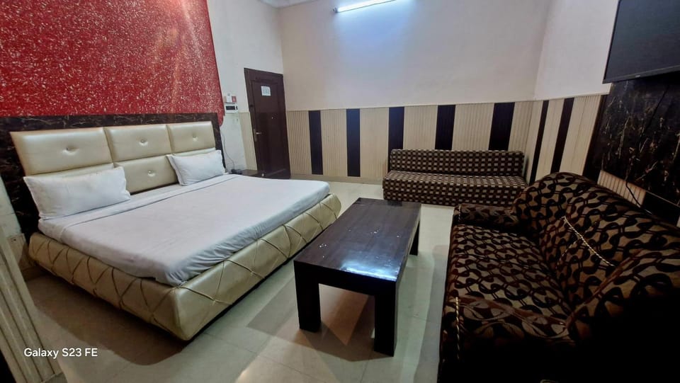 Bed, Photo of the whole room, Bedroom, air conditioner