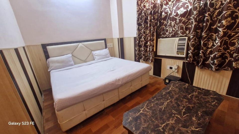 Bed, Kitchen or kitchenette, Photo of the whole room, Bedroom, internet, air conditioner