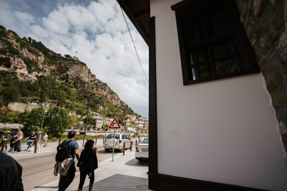 People, Neighbourhood, Natural landscape, Mountain view, Street view