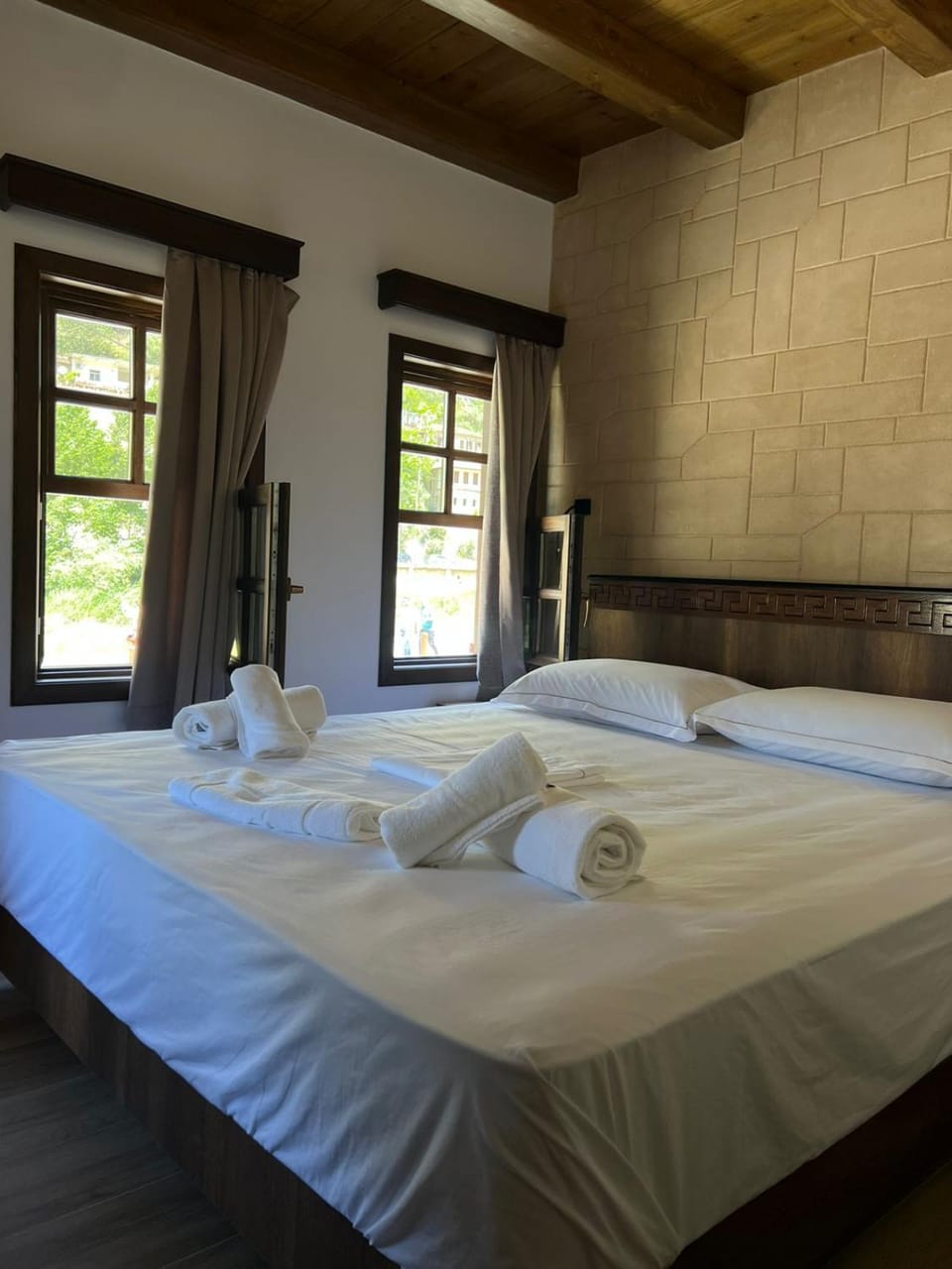 Bed, View (from property/room), City view, River view