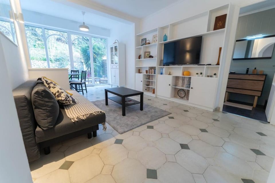 Magnifique rez de jardin Nice Port Apartment in Nice