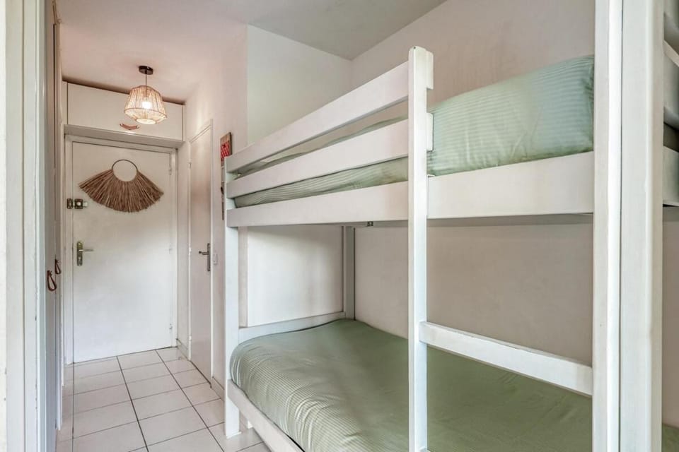 Appartement La Fossette , 4 personnes, 5mn de la plage, WIFI, climatisation, parking, terrasse sans vis-à-vis Apartment in Le Lavandou
