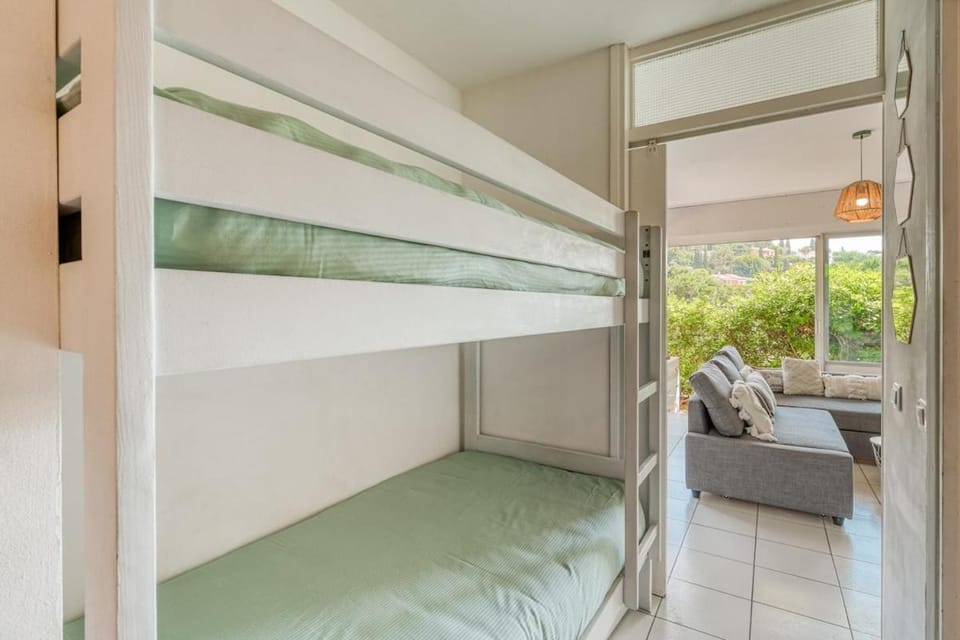 Appartement La Fossette , 4 personnes, 5mn de la plage, WIFI, climatisation, parking, terrasse sans vis-à-vis Apartment in Le Lavandou