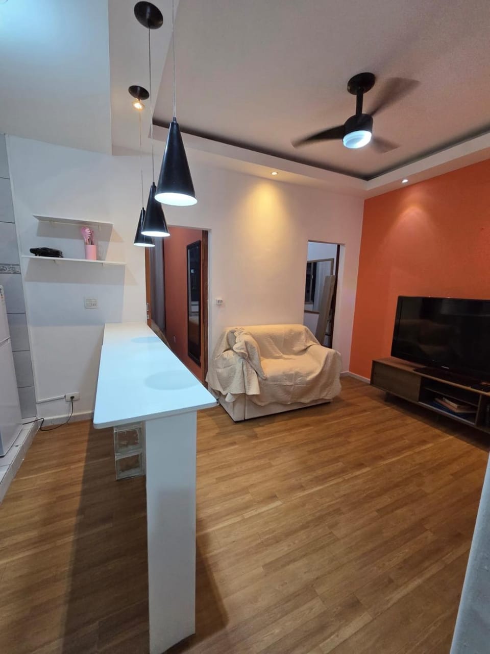 Bed, TV and multimedia, Kitchen or kitchenette, Living room, Photo of the whole room, Seating area, Bedroom