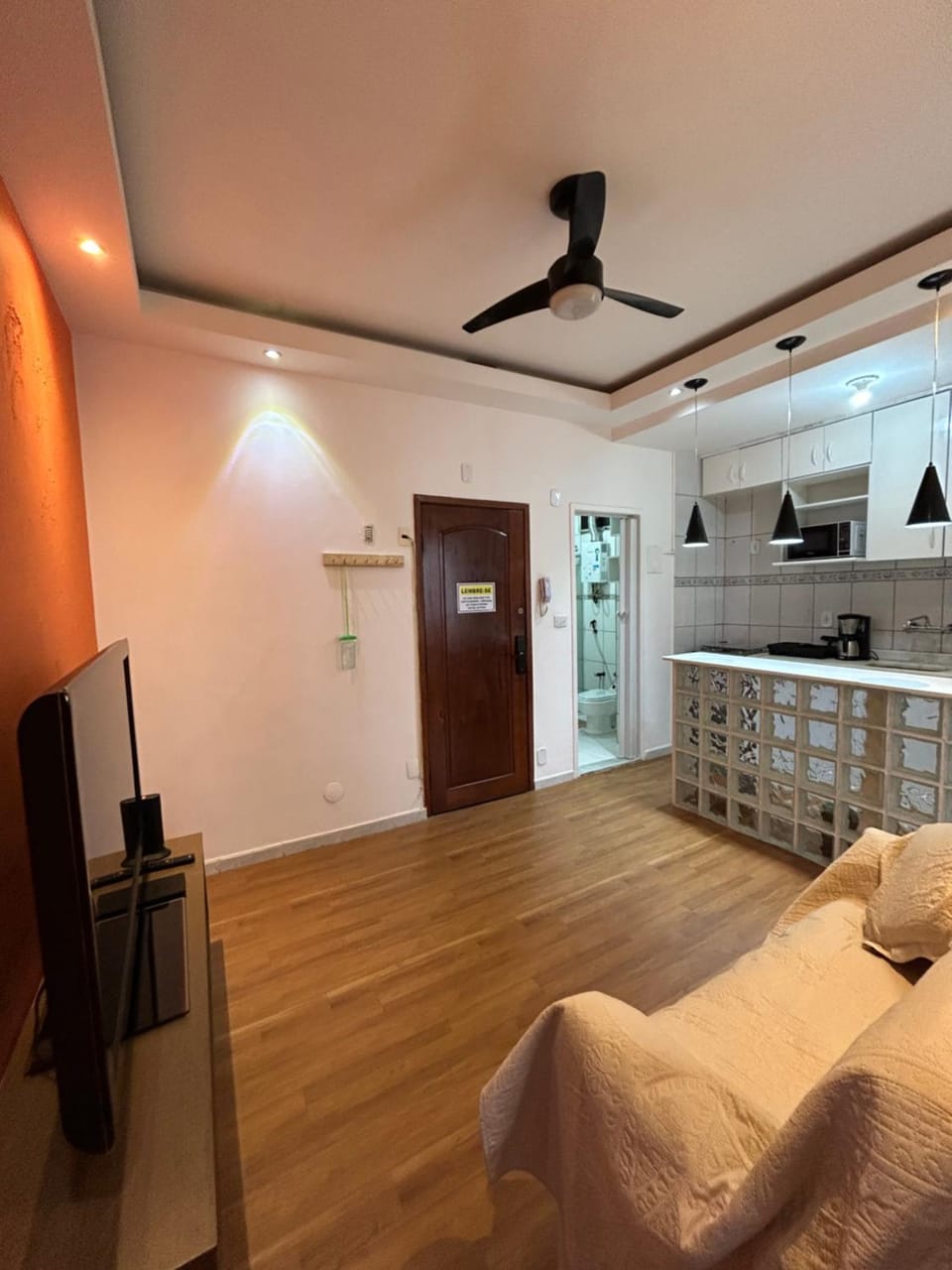 TV and multimedia, Kitchen or kitchenette, Living room