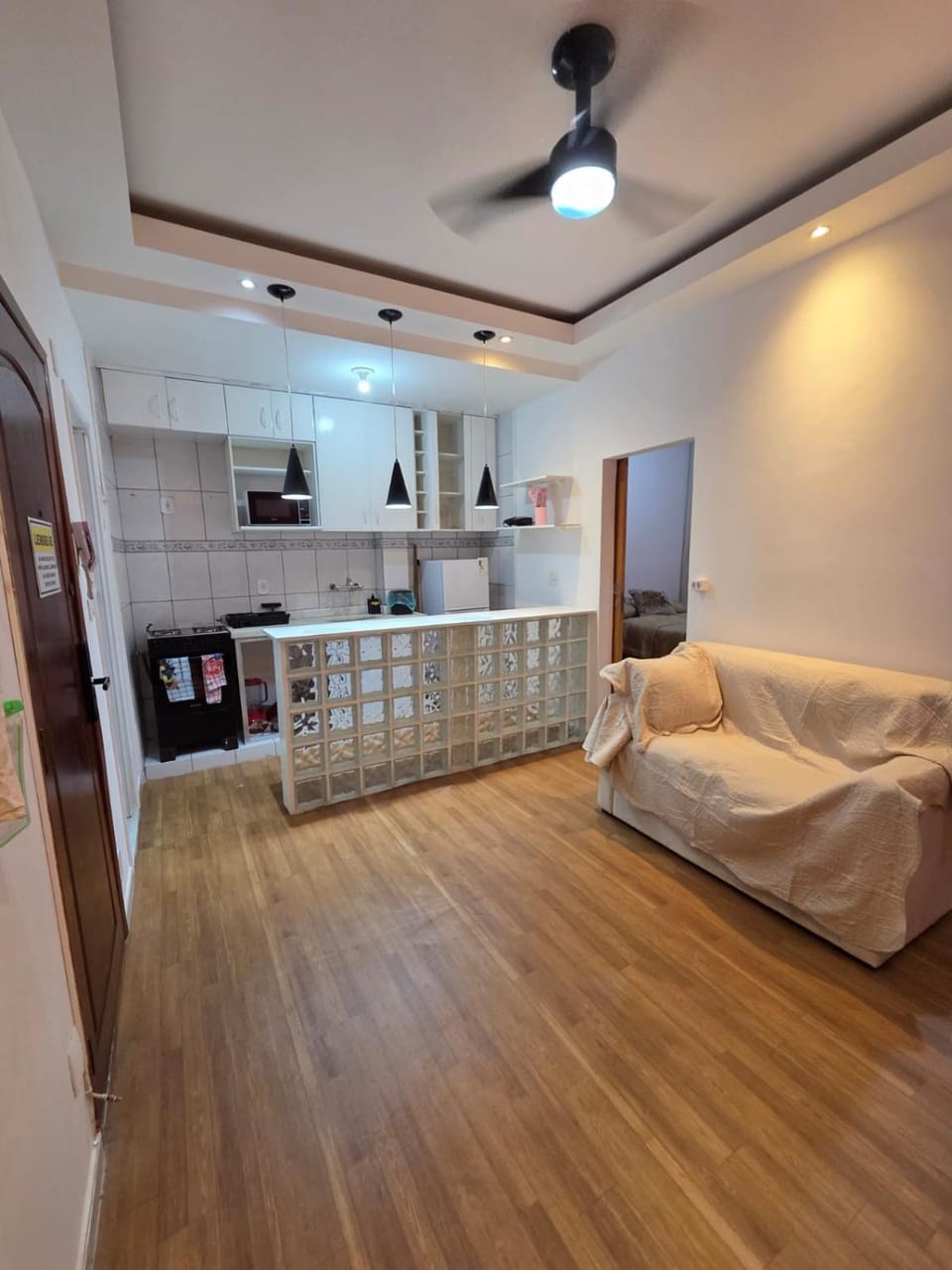 TV and multimedia, Kitchen or kitchenette, Living room, Seating area, Dining area, oven, stove