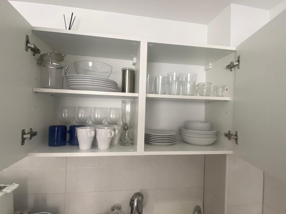 Zentral gelegene schöne Wohnung in Bremen Mitte, neu renoviert, direkte Nähe zum Klinikum im Viertel , Balkon Apartment in Bremen