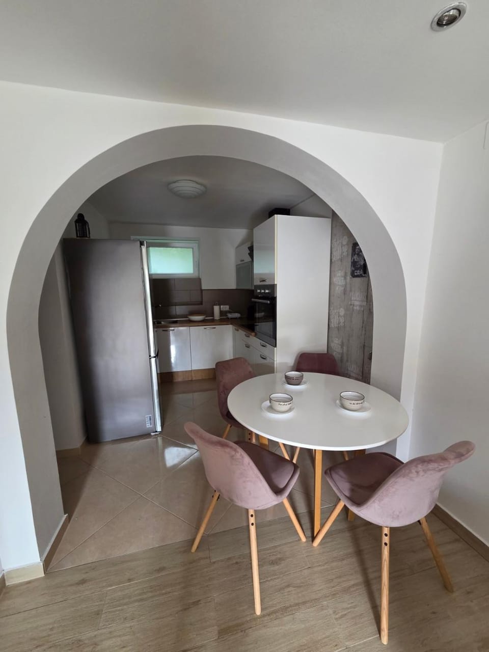 Kitchen or kitchenette, Seating area, Dining area