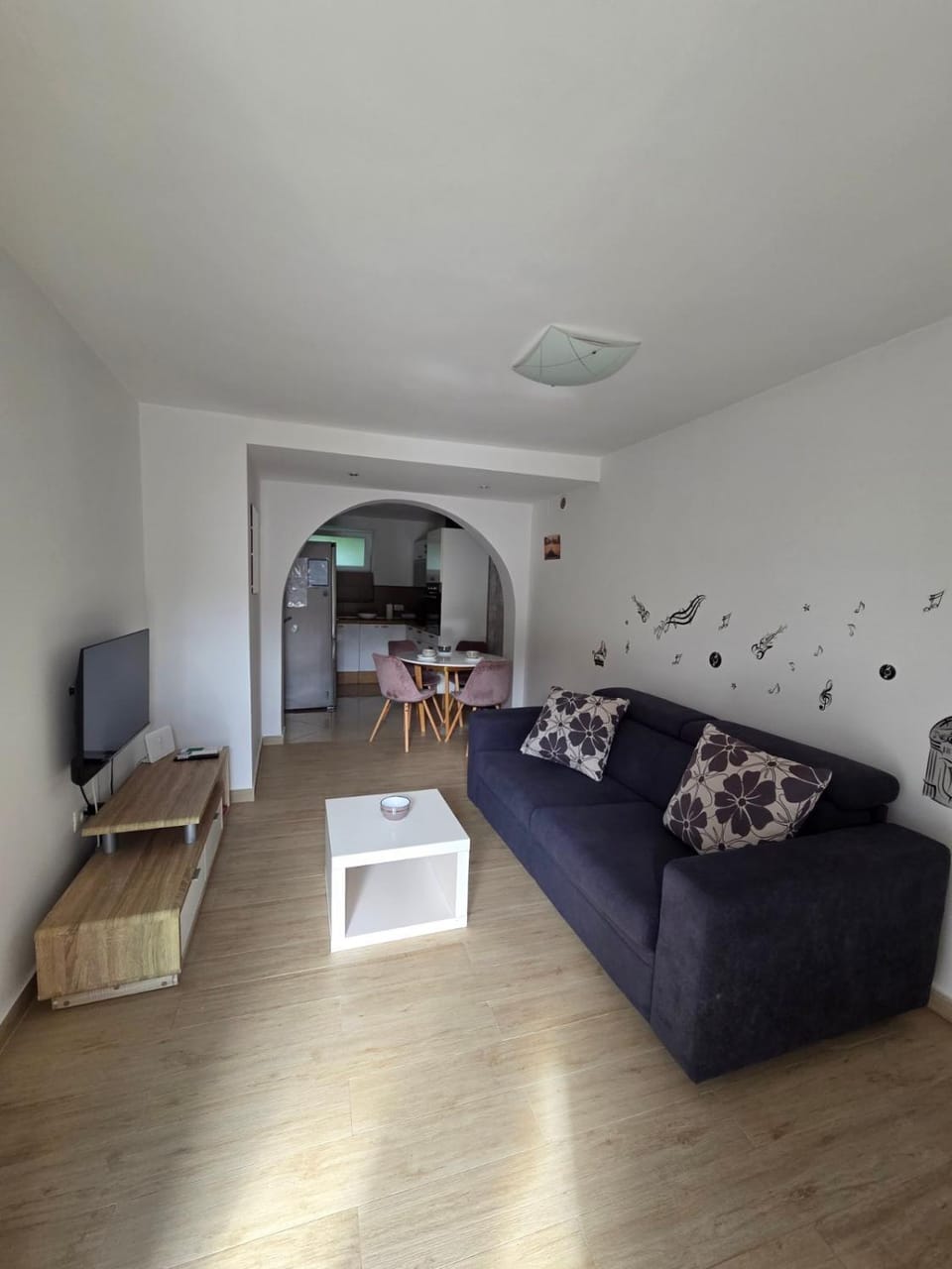 Communal lounge/ TV room, TV and multimedia, Living room, Seating area, Evening entertainment
