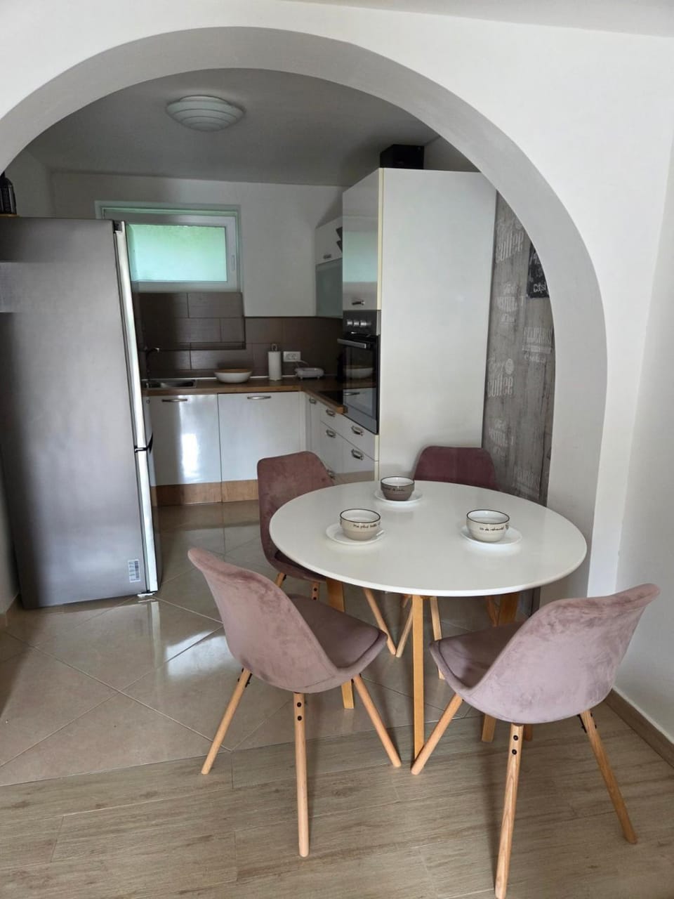 Kitchen or kitchenette, Seating area, Dining area