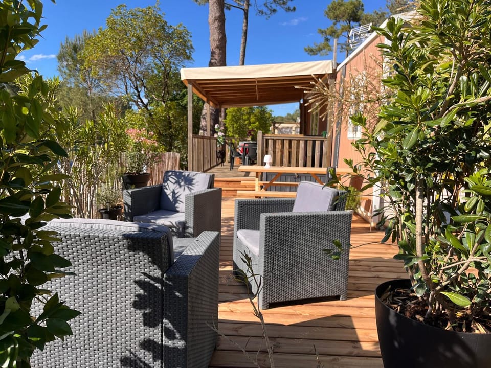 Evasion premium tout confort 4 étoiles clim, ch parentale, 2 SDB, 2WC Campground/ 
RV Resort in Lege-Cap-Ferret