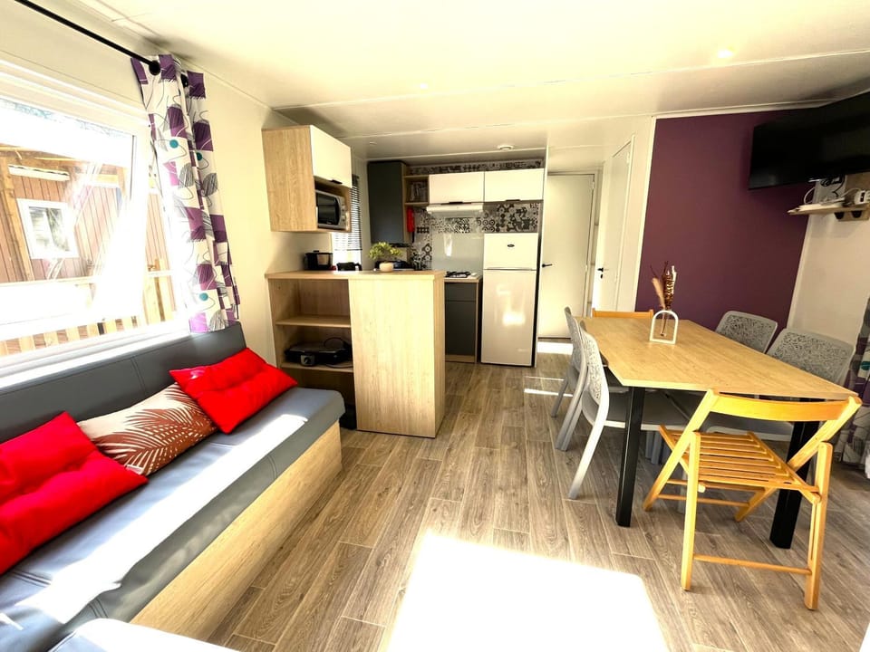Evasion premium tout confort 4 étoiles clim, ch parentale, 2 SDB, 2WC Campground/ 
RV Resort in Lege-Cap-Ferret