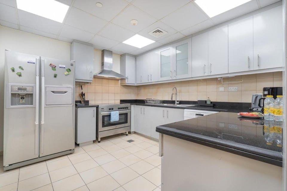 Free housekeeping visits during your stay - StayShort - Phenomenal 3BR Apartment in JBR - Sleeps 6 Apartment in Dubai