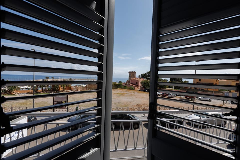 Natural landscape, Balcony/Terrace, Sea view