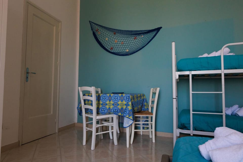 Photo of the whole room, Dining area, Bedroom, bunk bed