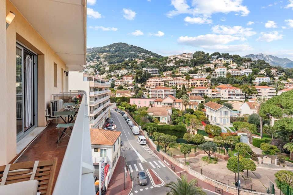 Natural landscape, View (from property/room), Balcony/Terrace, City view, Mountain view