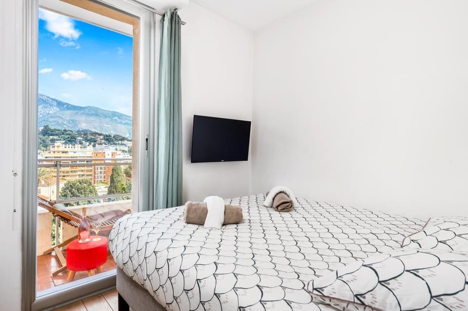 Communal lounge/ TV room, Bed, TV and multimedia, Photo of the whole room, Bedroom, Mountain view, towels