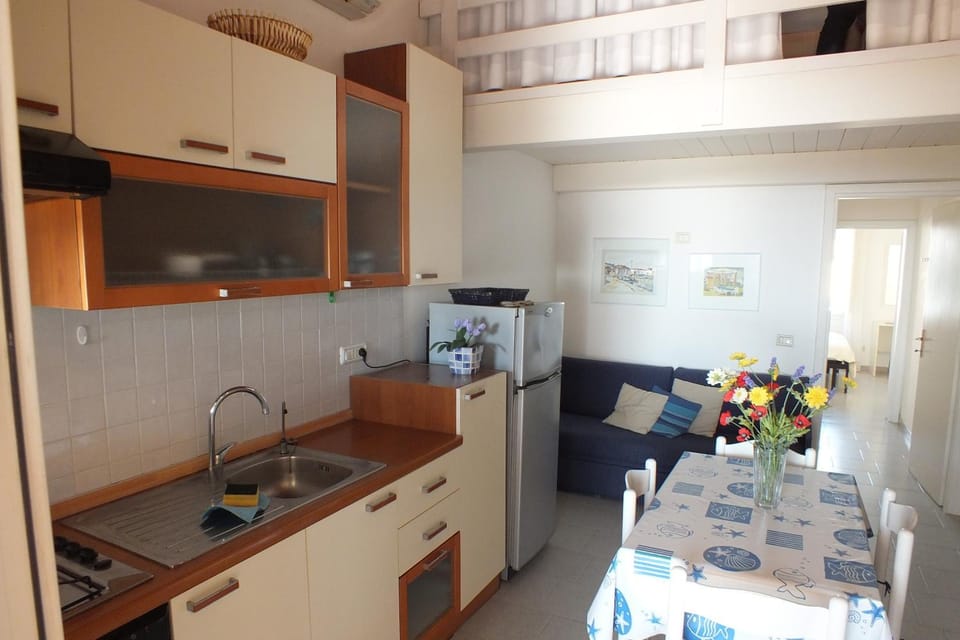 Kitchen or kitchenette, Living room