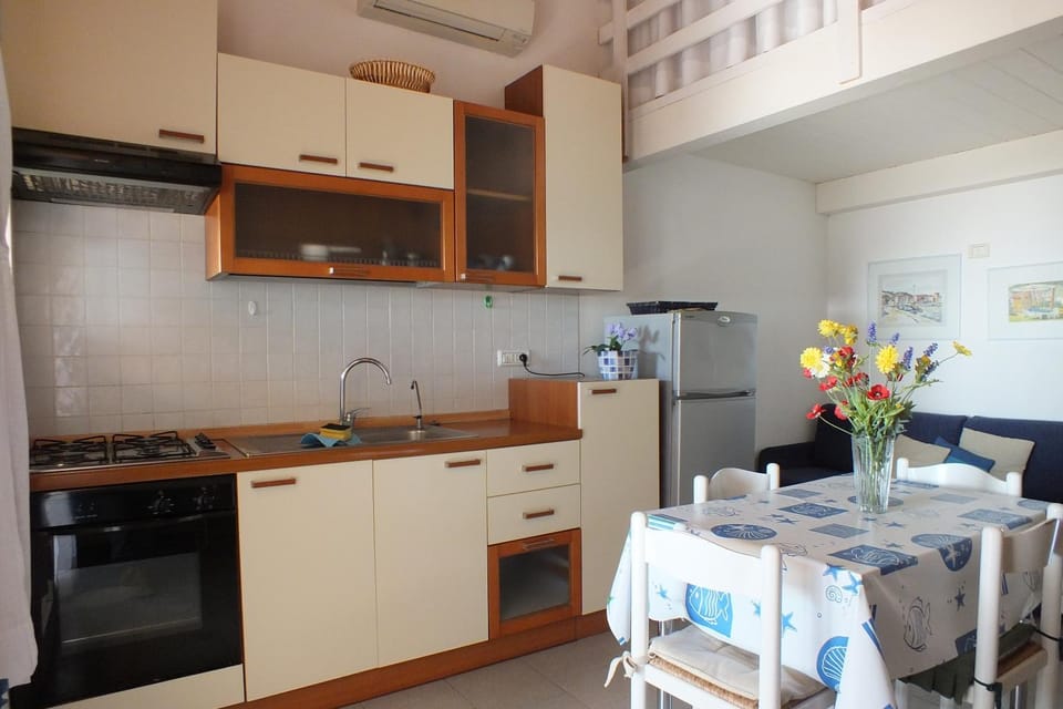 Kitchen or kitchenette, Living room