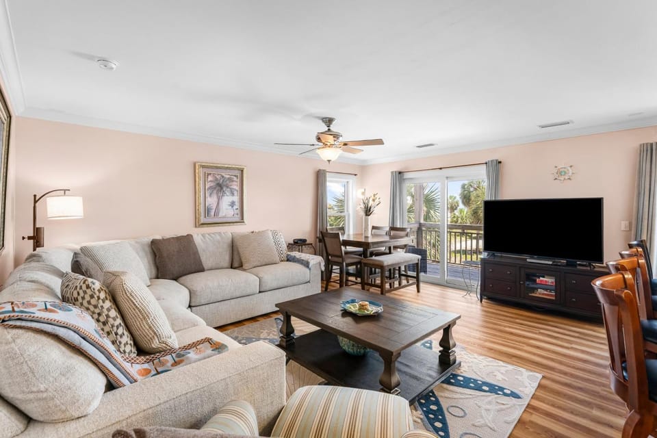TV and multimedia, Balcony/Terrace, Living room, Seating area, Dining area
