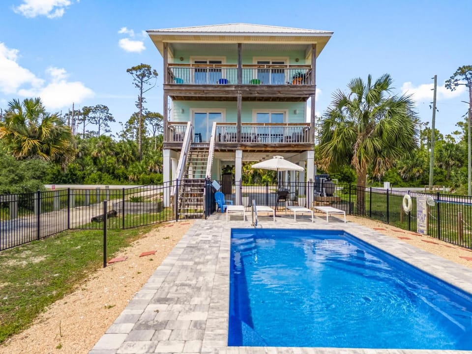 Property building, Patio, Day, Garden view, Pool view, Swimming pool, sunbed