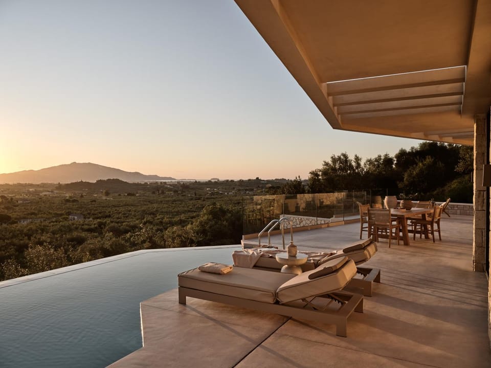 Patio, Natural landscape, View (from property/room), Balcony/Terrace, Mountain view, Pool view, Swimming pool, sunbed