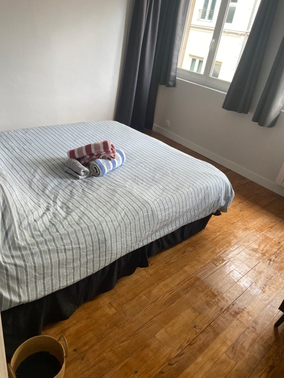 Bedroom, towels