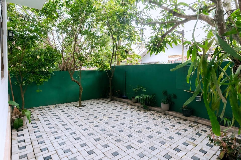 Villa Wings Airport Transit Bed and Breakfast in Western Province