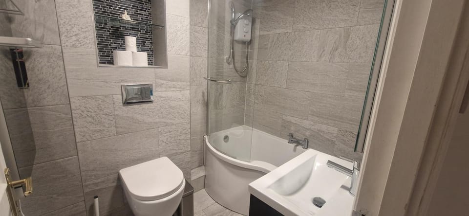 Upgraded & Slick 2BD Heart of City at Christchurch Apartment in Dublin