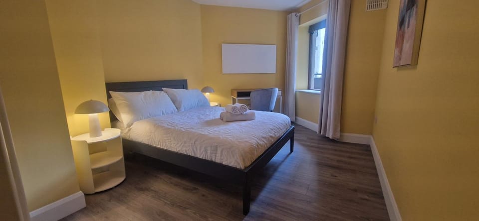 Upgraded & Slick 2BD Heart of City at Christchurch Apartment in Dublin