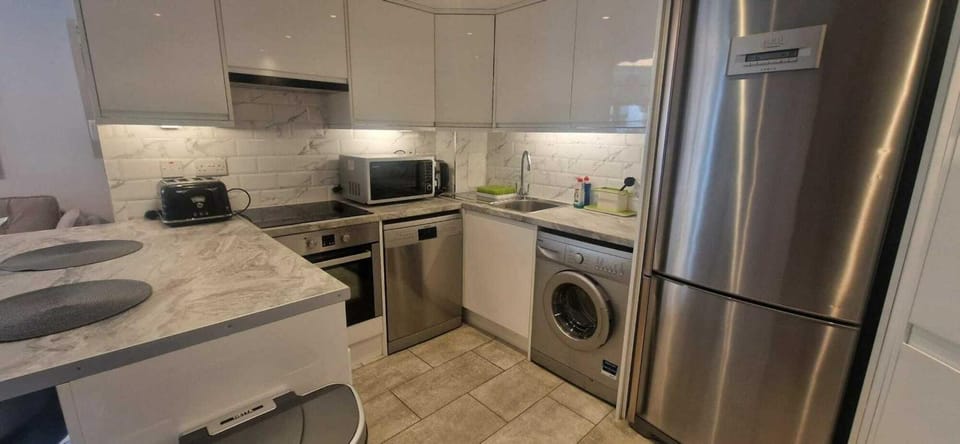 Upgraded & Slick 2BD Heart of City at Christchurch Apartment in Dublin