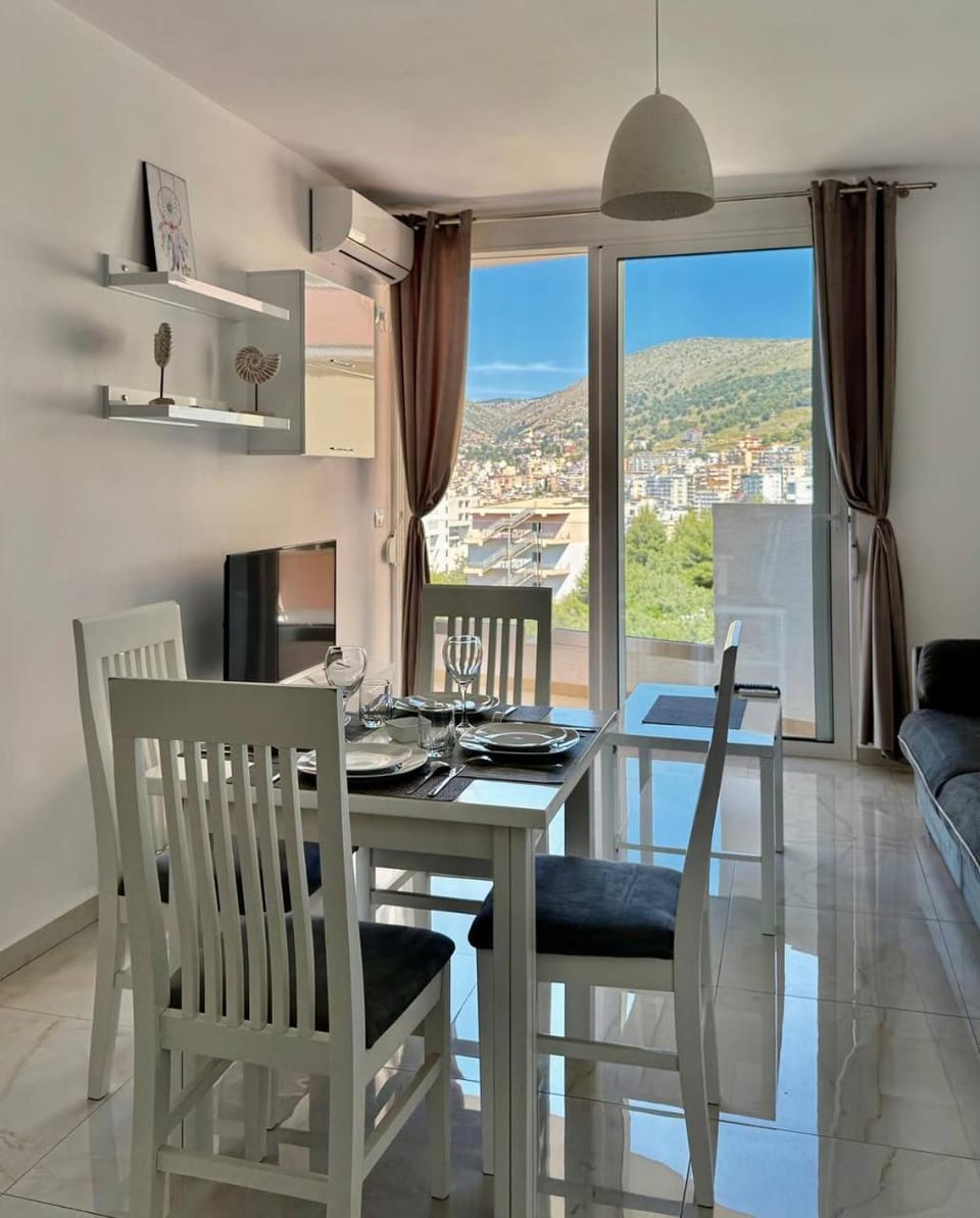 Natural landscape, TV and multimedia, Living room, Seating area, Dining area, Mountain view