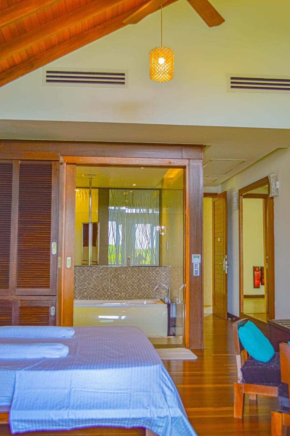 Photo of the whole room, Bedroom