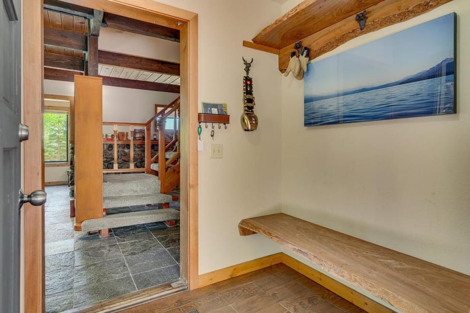 Hyphen 5-bedrooms rental, private beach, filtered view Villa in Tahoe City