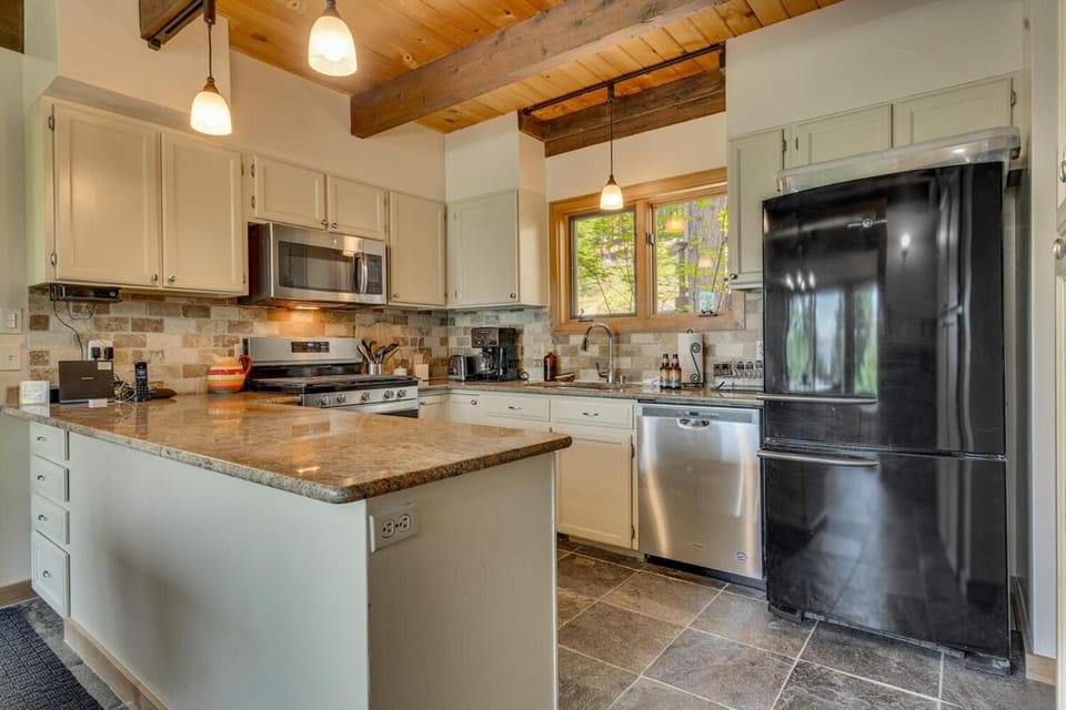 Hyphen 5-bedrooms rental, private beach, filtered view Villa in Tahoe City