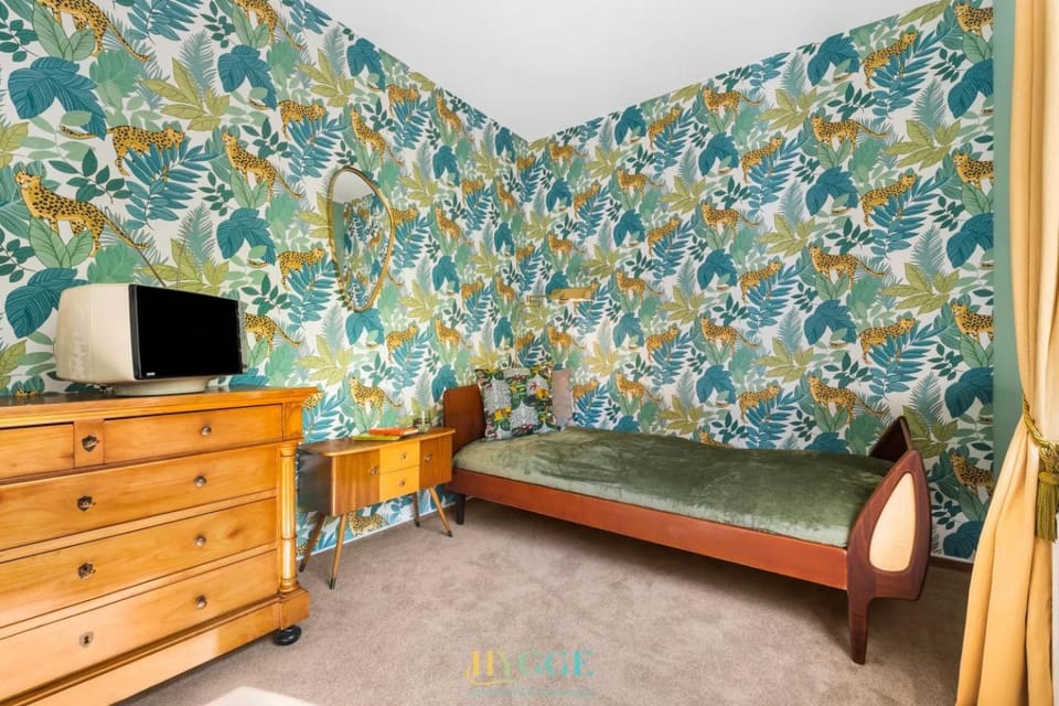 Bed, Photo of the whole room, Bedroom